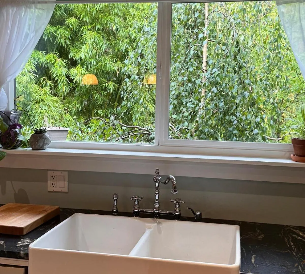 Wedgewood House Cottage In Metchosin Victoria
