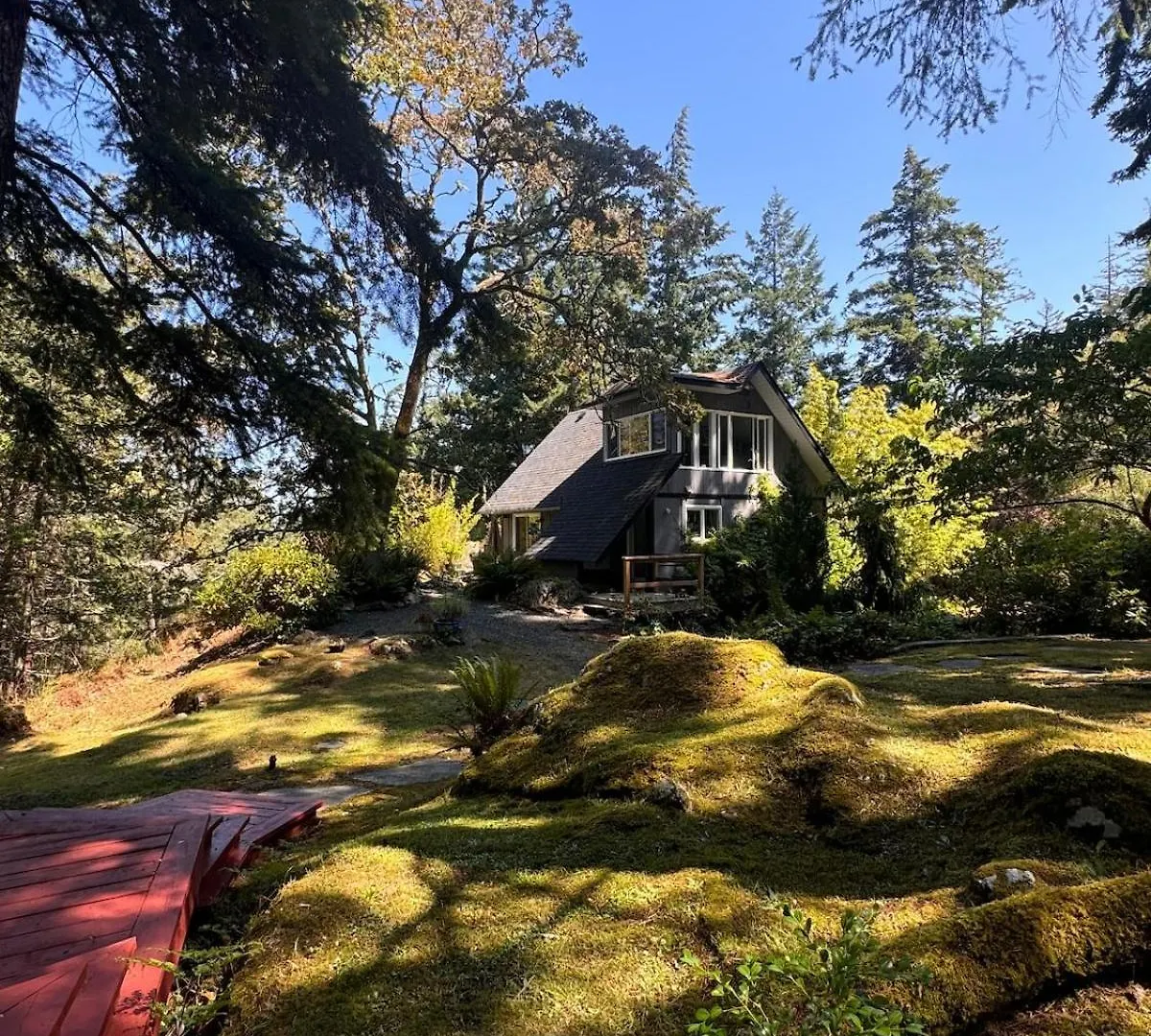 Wedgewood House Cottage In Metchosin Victoria