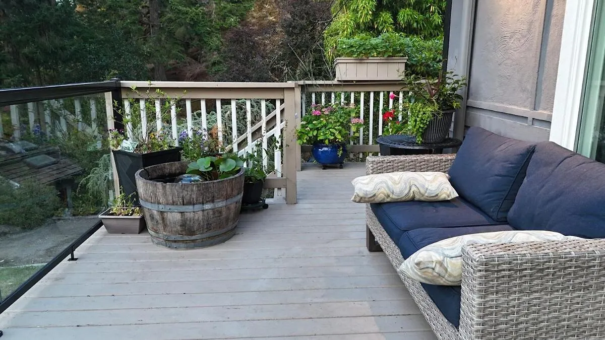 Wedgewood House Cottage In Metchosin Victoria 0*,