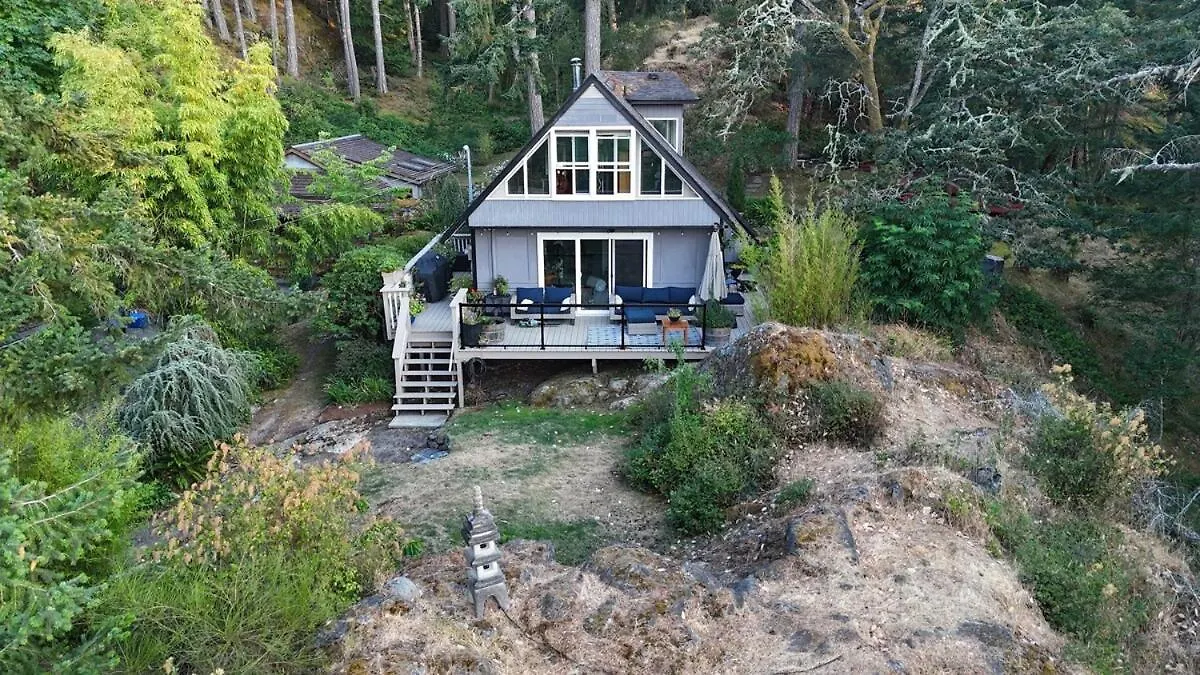 Holiday home Wedgewood House Cottage In Metchosin Victoria