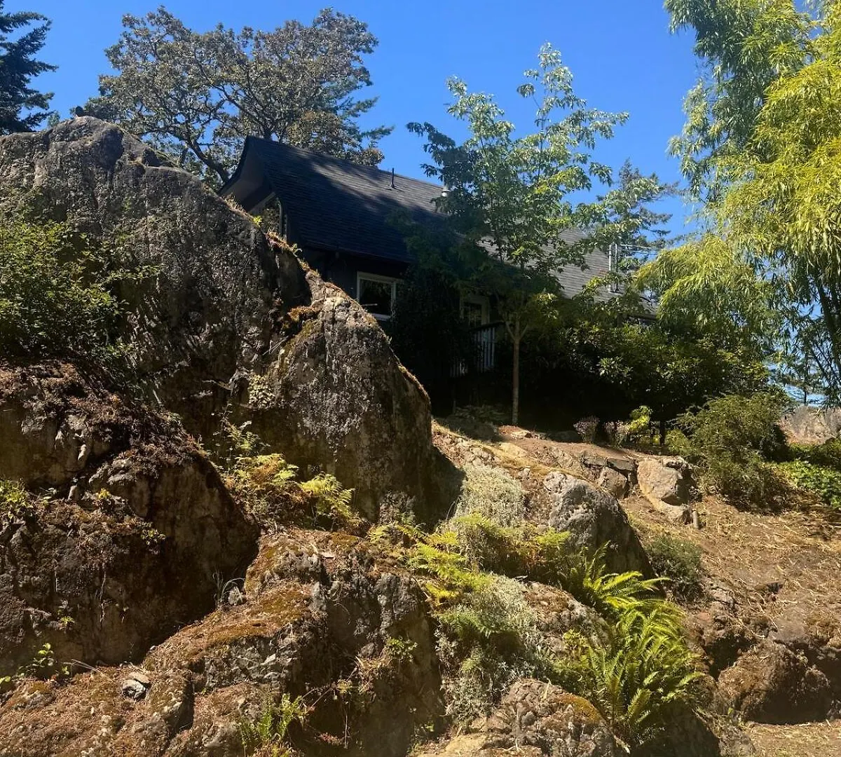 Wedgewood House Cottage In Metchosin Victoria