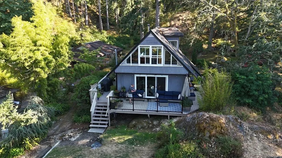 Wedgewood House Cottage In Metchosin Victoria Holiday home