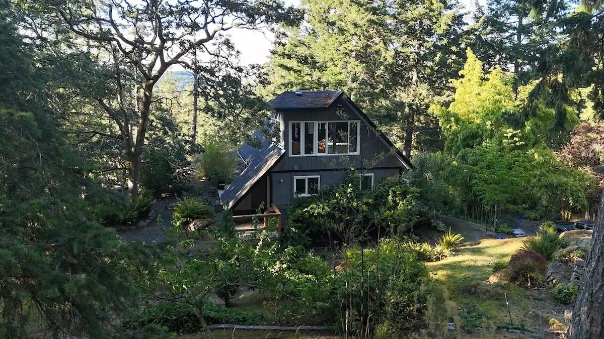 Wedgewood House Cottage In Metchosin Victoria