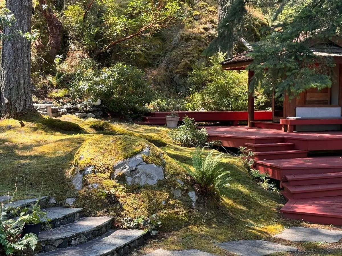 Wedgewood House Cottage In Metchosin Victoria 0*,