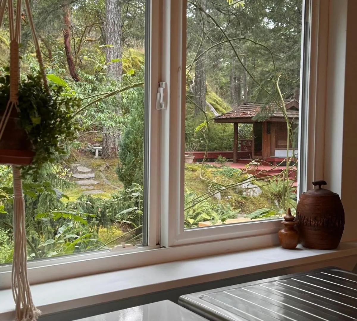 Wedgewood House Cottage In Metchosin فكتوريا بيت للعطل